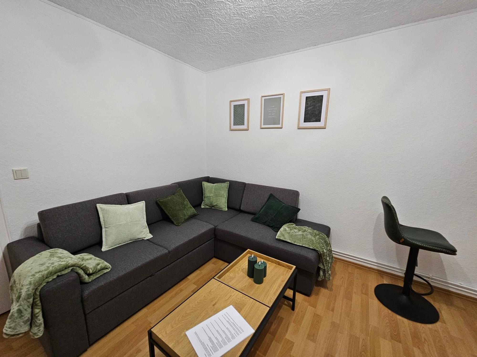 Grosse Moderne Ferienwohnung, Zentrale Ruhige Lage Apartment *