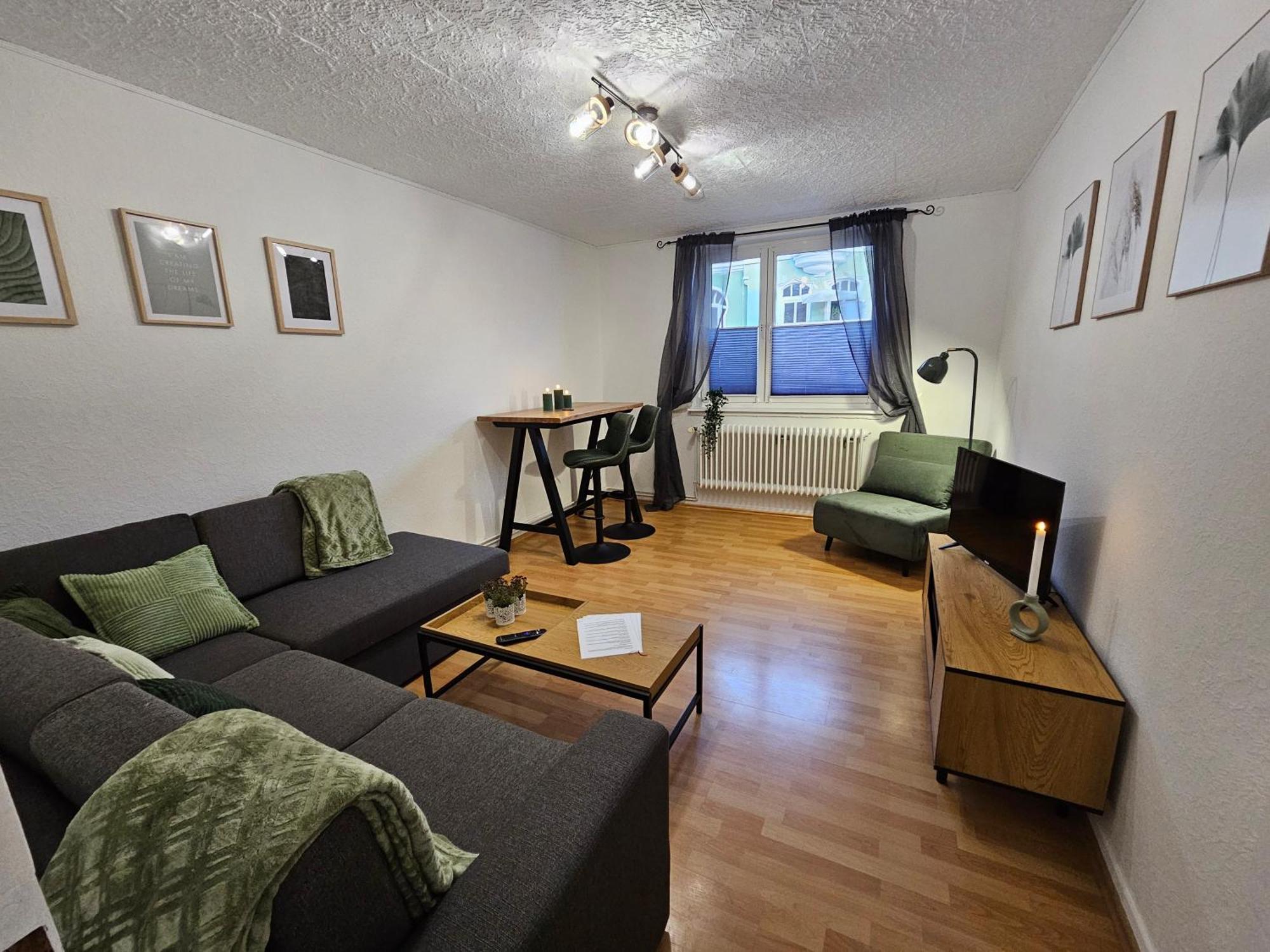 Grosse Moderne Ferienwohnung, Zentrale Ruhige Lage Apartment *